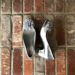 Restricted Kids Womans/Girls Silver Heels Size 5
